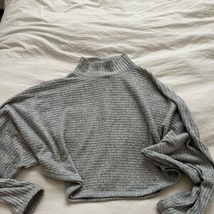 LARGE GREY TURTLE NECK, CROPPED LONG SLEEVE - USED ANTHROPOLOGIE